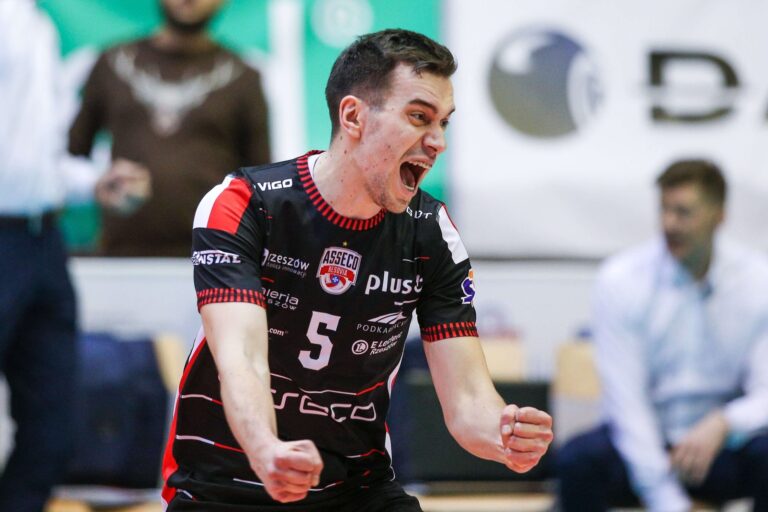 Rywalizacja, strategia, atak środkowych